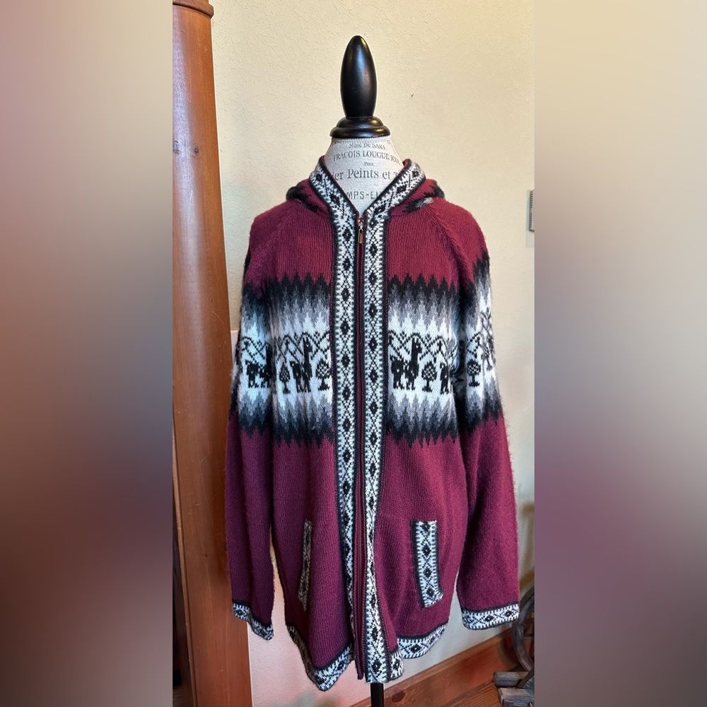 100 Alpaca Sweater. Made In Peru Gem